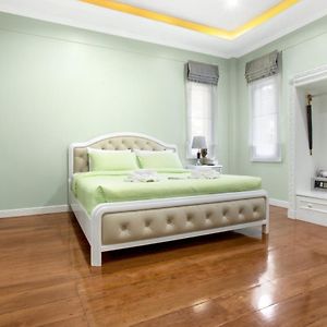 Standard Zimmer mit Kingsize-Bett